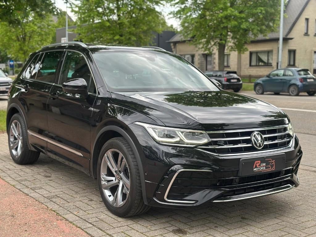 VW Tiguan 2.0 TDI R-Line - Pano - BTW wagen - 360 Camera, Autos, Entreprise, Entretenue par le concessionnaire, Noir, Phares entièrement LED