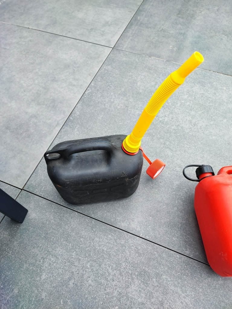 2 jerricans en PVC pour le carburant, Enlèvement