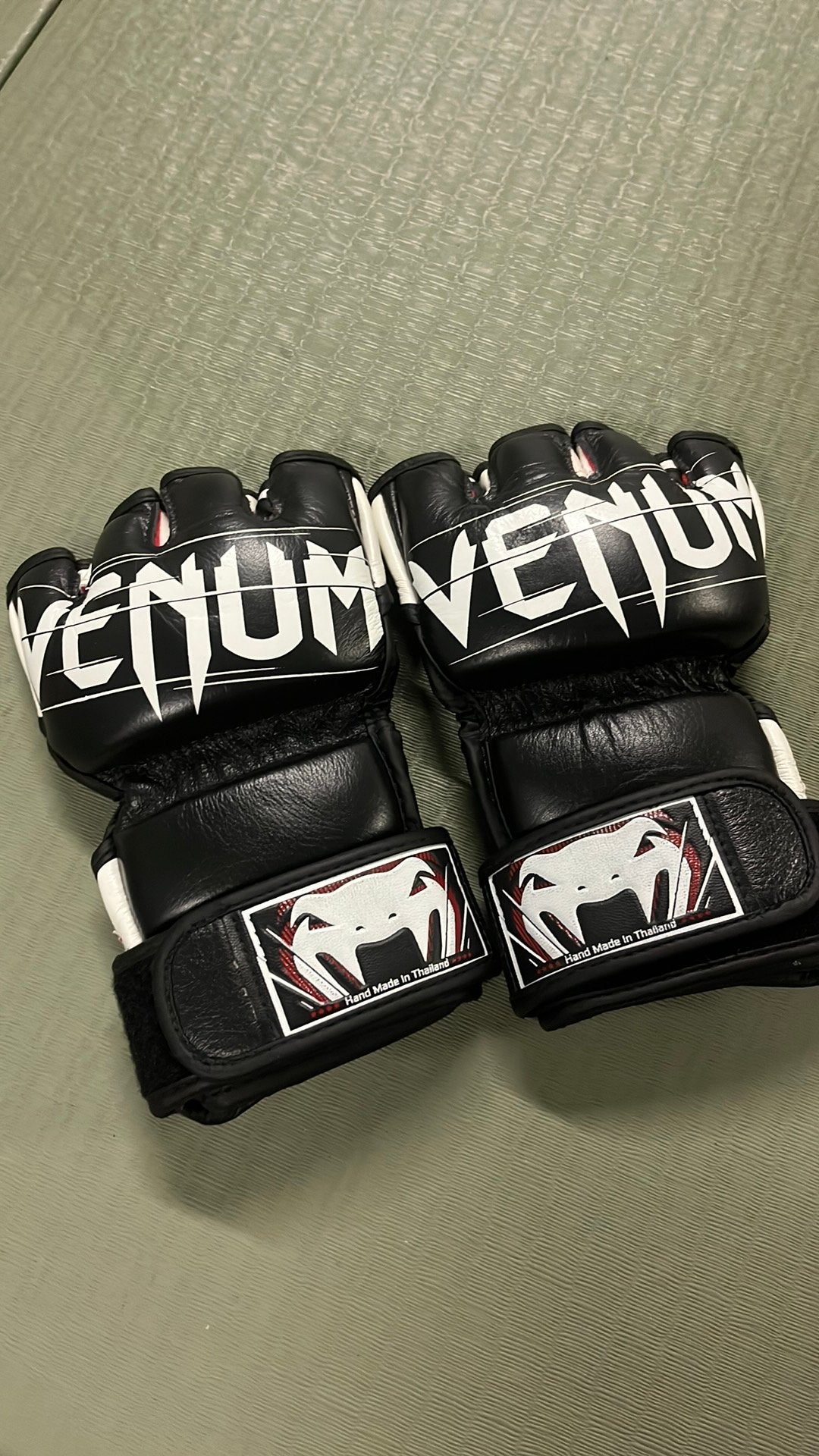 Gants de MMA taille S  homme venum elite, Sports & Fitness, Sports de combat & Self-défense, Taille S, Enlèvement ou Envoi, Comme neuf