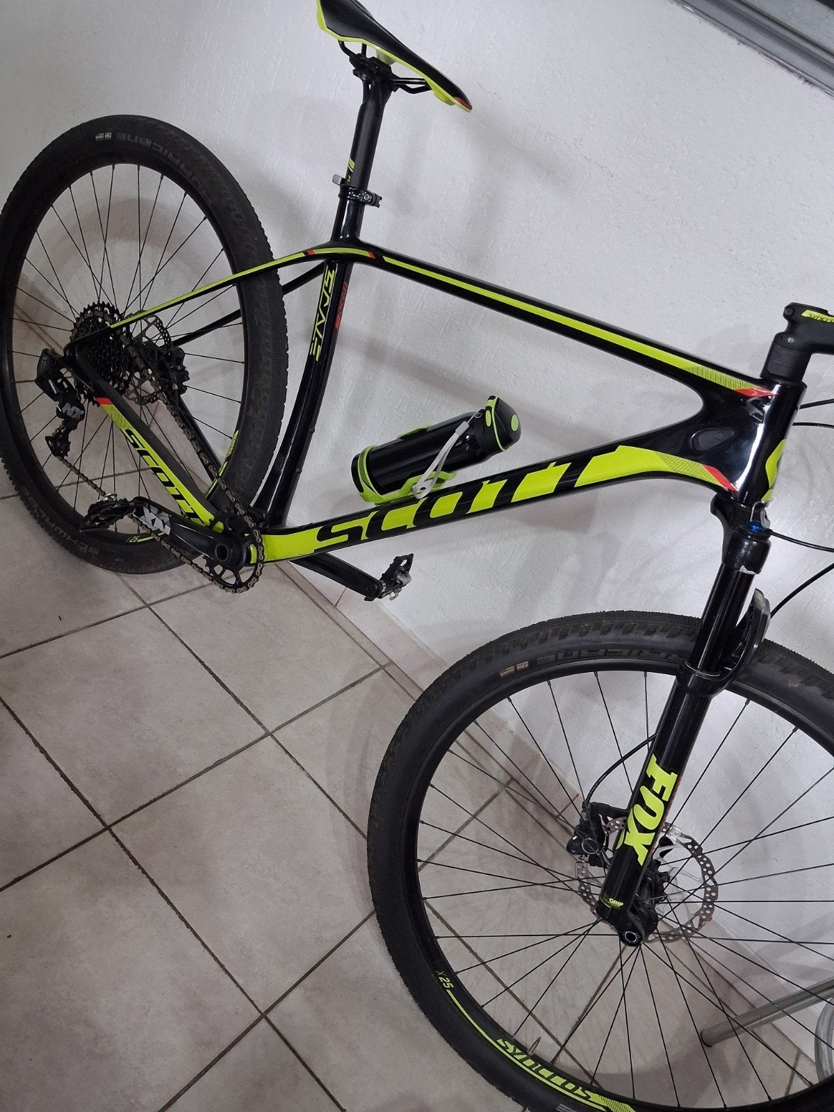 VTT SCOTT  TOUT EN CARBONE  !! MAGNIFIQUE..