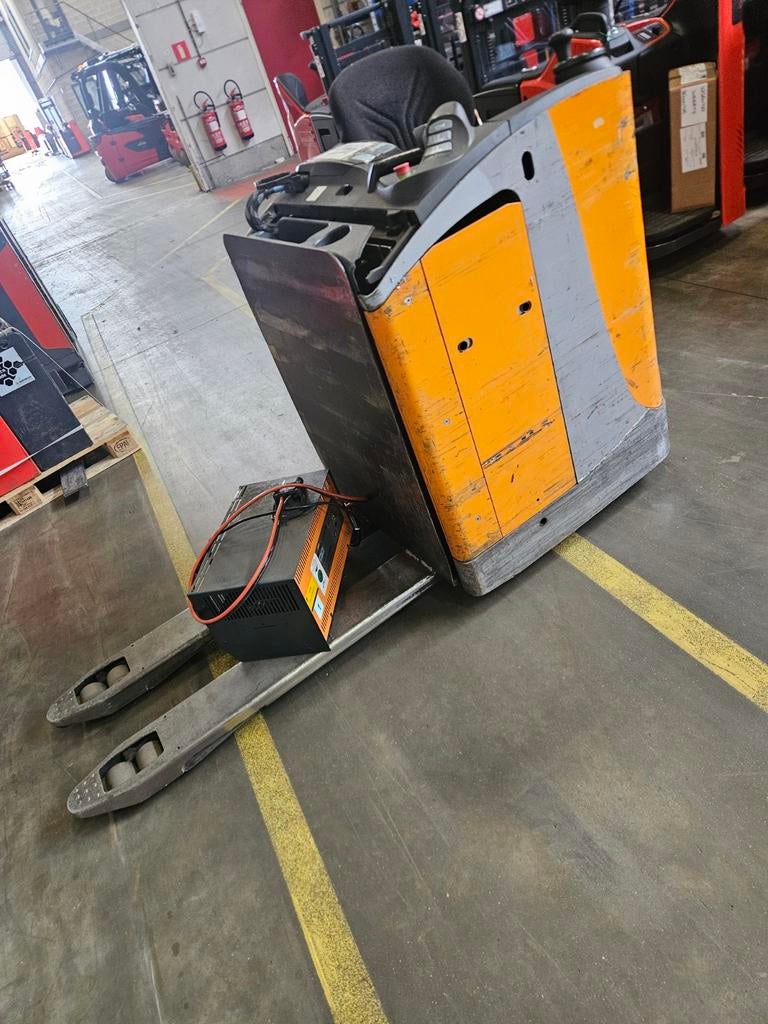 Still Elektrische transpallet met lader in perfecte staat, Doe-het-zelf en Bouw, Ophalen