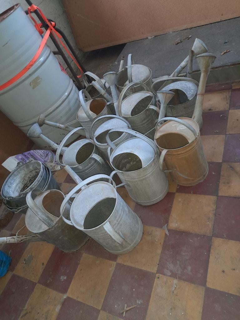 Lot van 11 zinken gieters, Ophalen