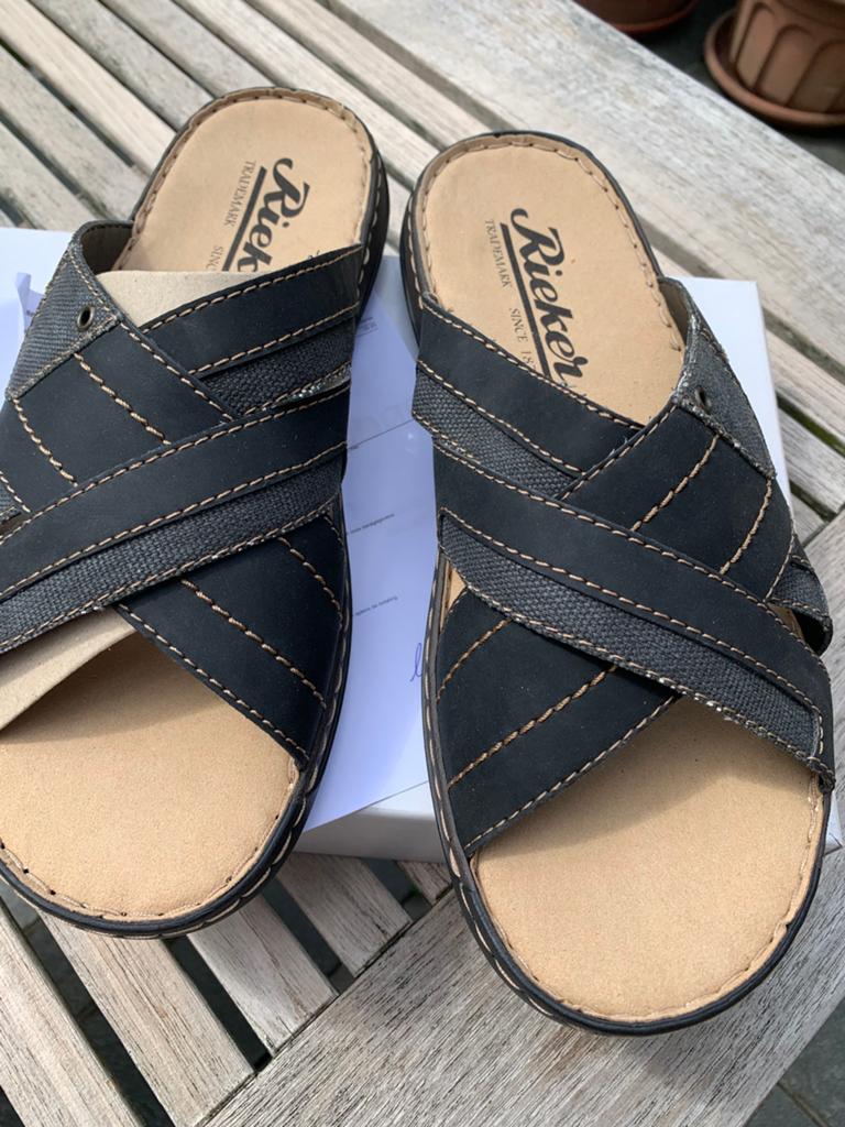 Nw slippers  Rieker 44, Ophalen of Verzenden, Zo goed als nieuw, Slippers