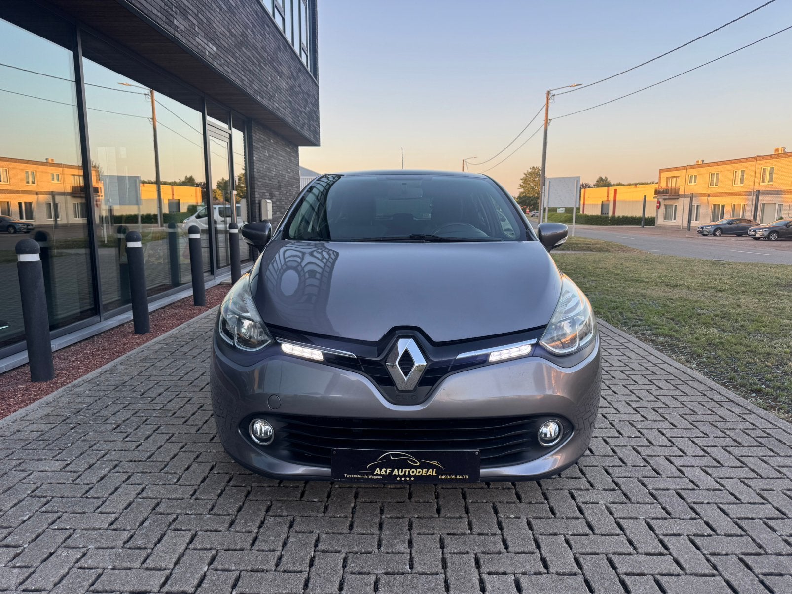 Renault clio 1.5 dci  2015 navi panoramadak gekeurd, Autos, Achat, Boîte manuelle, Noir, 5 portes