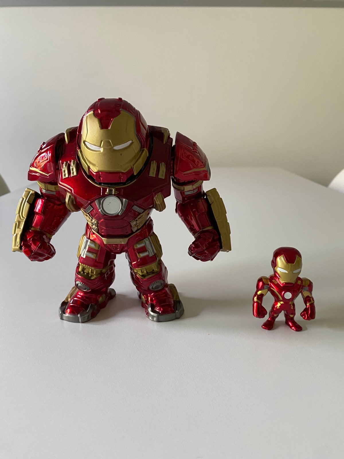 Figurine Marvel Hulkbuster 16 cm et Ironman 6 cm, Enfants & Bébés, Jouets | Figurines, Enlèvement ou Envoi, Comme neuf