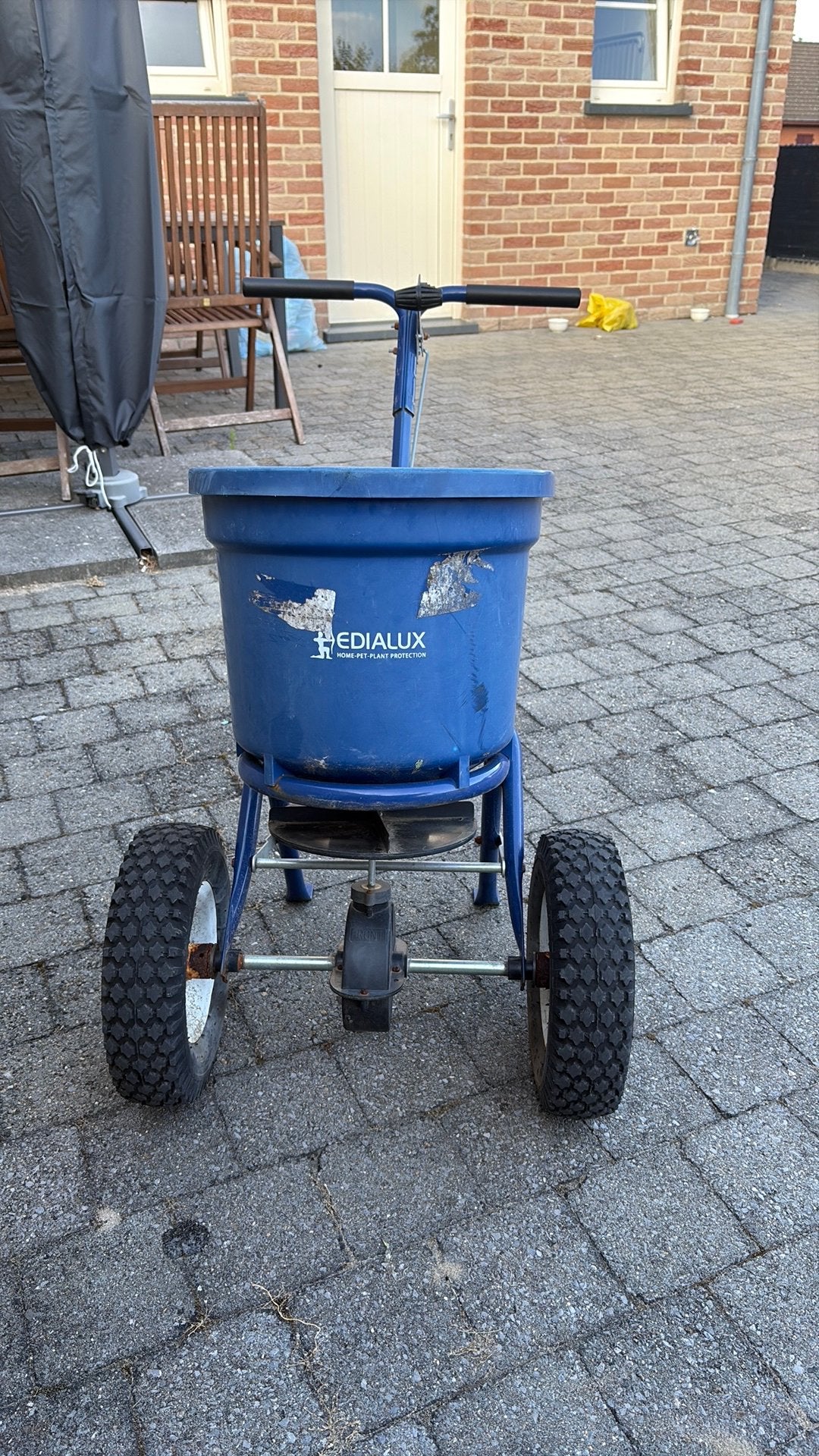 Edialux meststofstrooier (blauw), Ophalen, Gebruikt