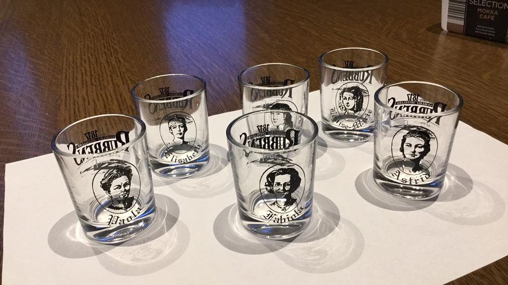 Rubbens 6 glaasjes jenever Belgische koninginen, Verzamelen, Ophalen, Zo goed als nieuw