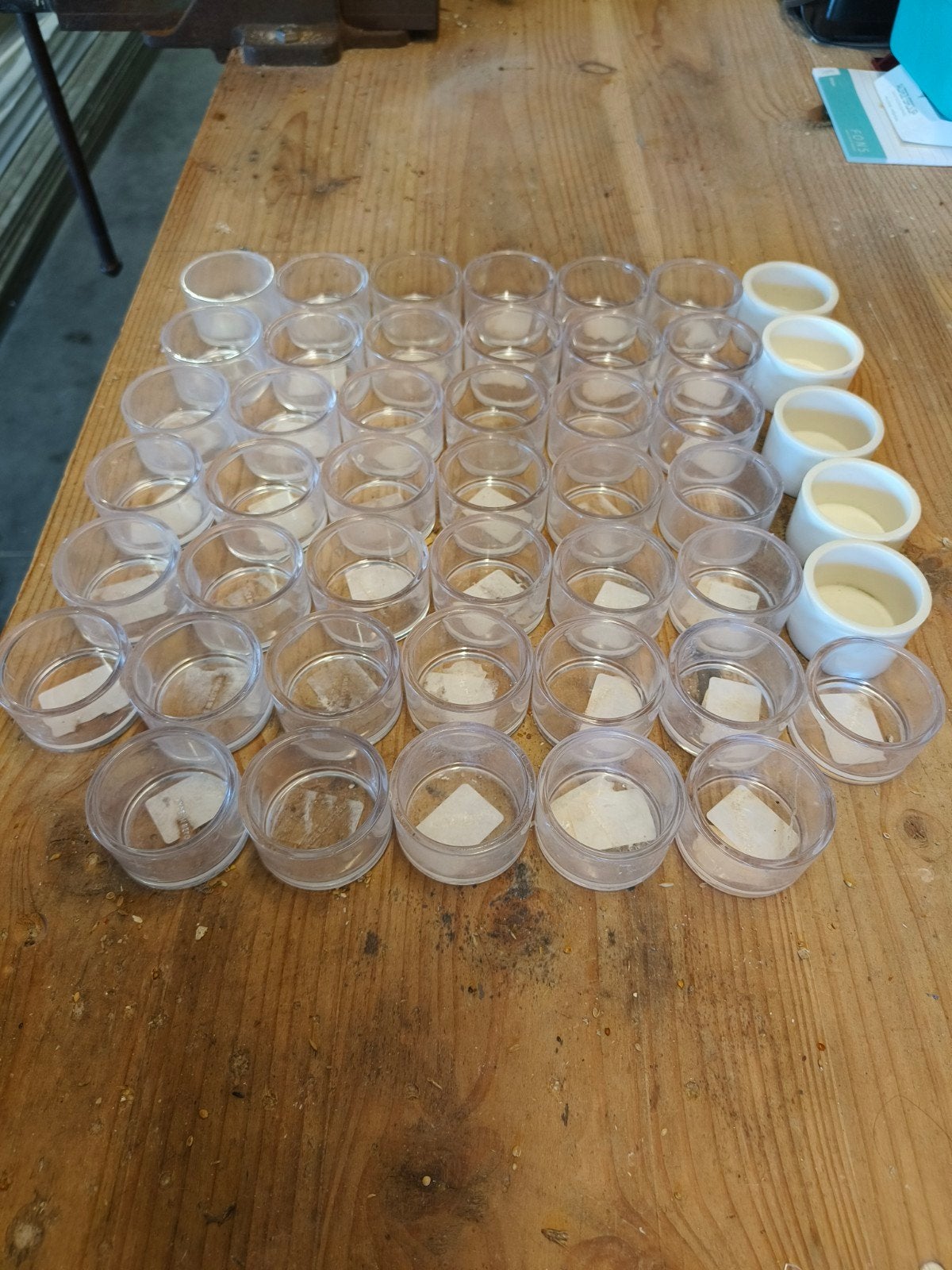 47 voerbakjes sommige nieuw, Dieren en Toebehoren, Ophalen, Zo goed als nieuw, Eten en Drinken