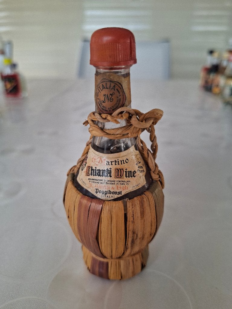 Mignonette Chianti Wine, Envoi