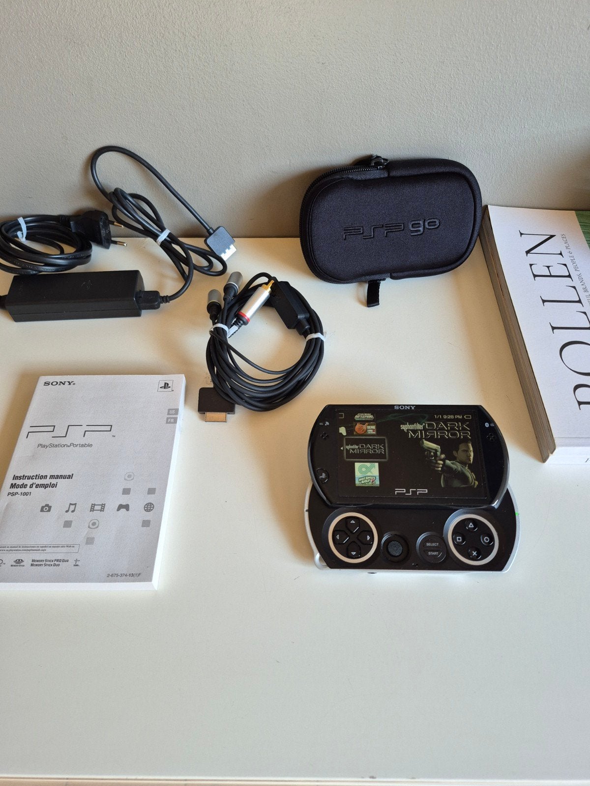 Console Sony PSP Go noire 16 Go + Câble tv, chargeur, coque, Enlèvement ou Envoi, Noir, PSP