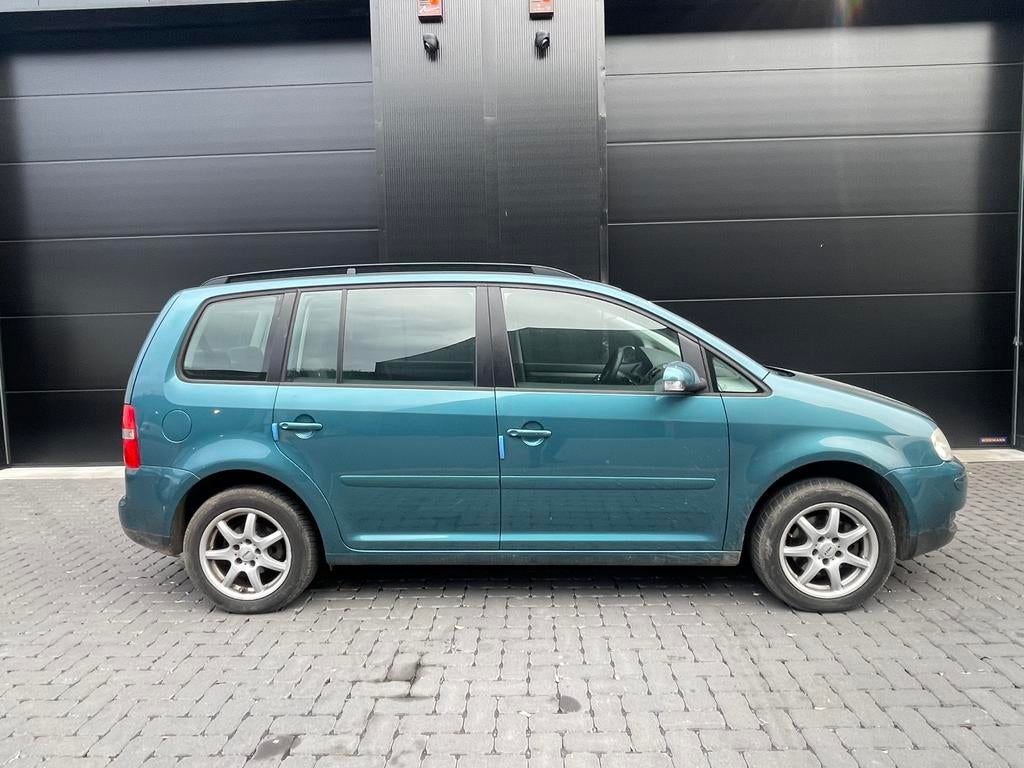 VW Touran 7 Place automatique Contrôl 1.4 essence Clim Gps, Autos, Volkswagen, Achat, Entreprise, Boîte manuelle, Noir