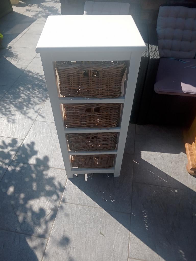 Petit meuble de rangement blanc avec panier en osier, Enlèvement