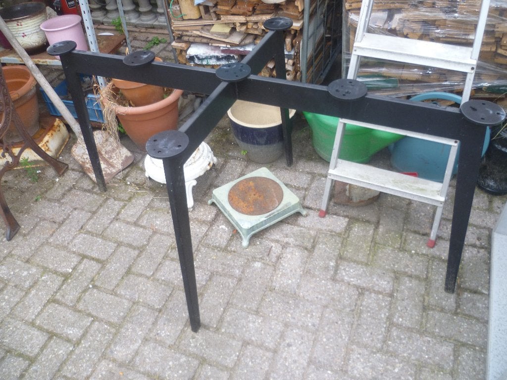 METALEN ONDERSTEL VAN TAFEL, Ophalen