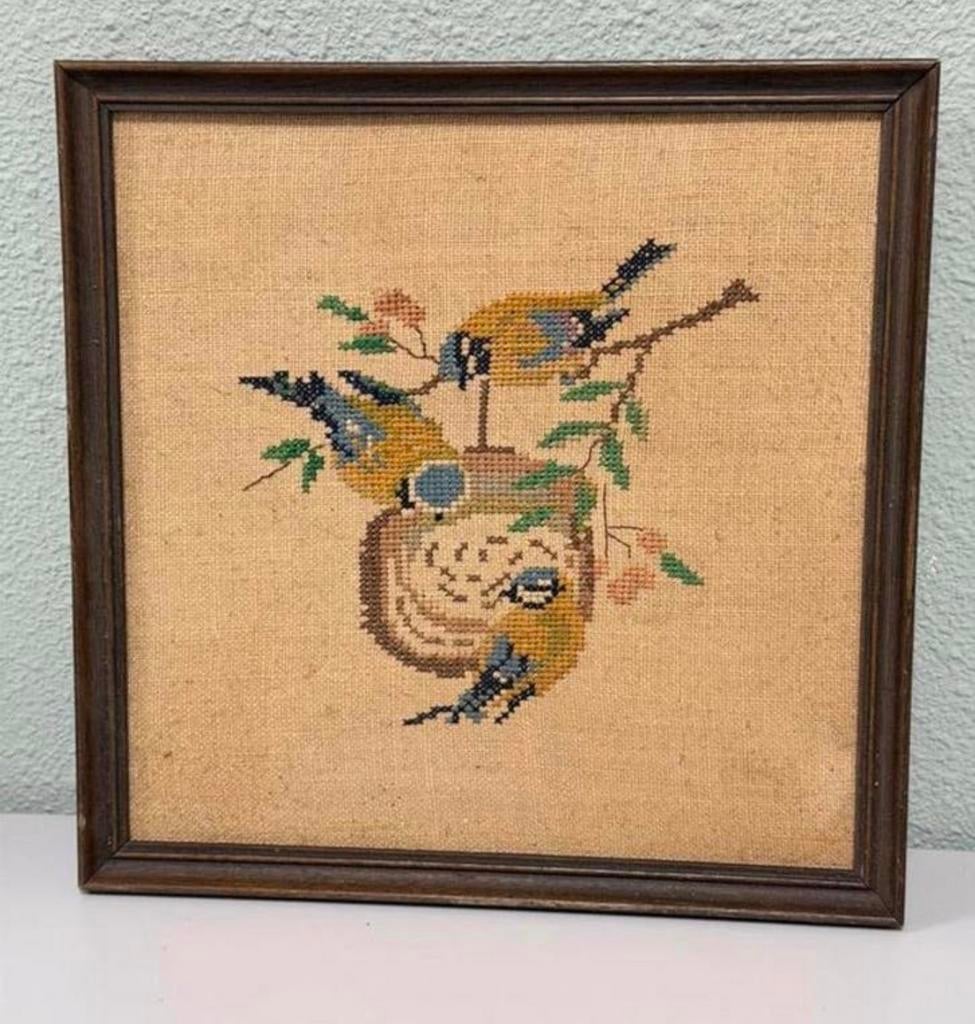 Vintage handgemaakt kruissteek borduurwerk vogels in lijst, Ophalen of Verzenden