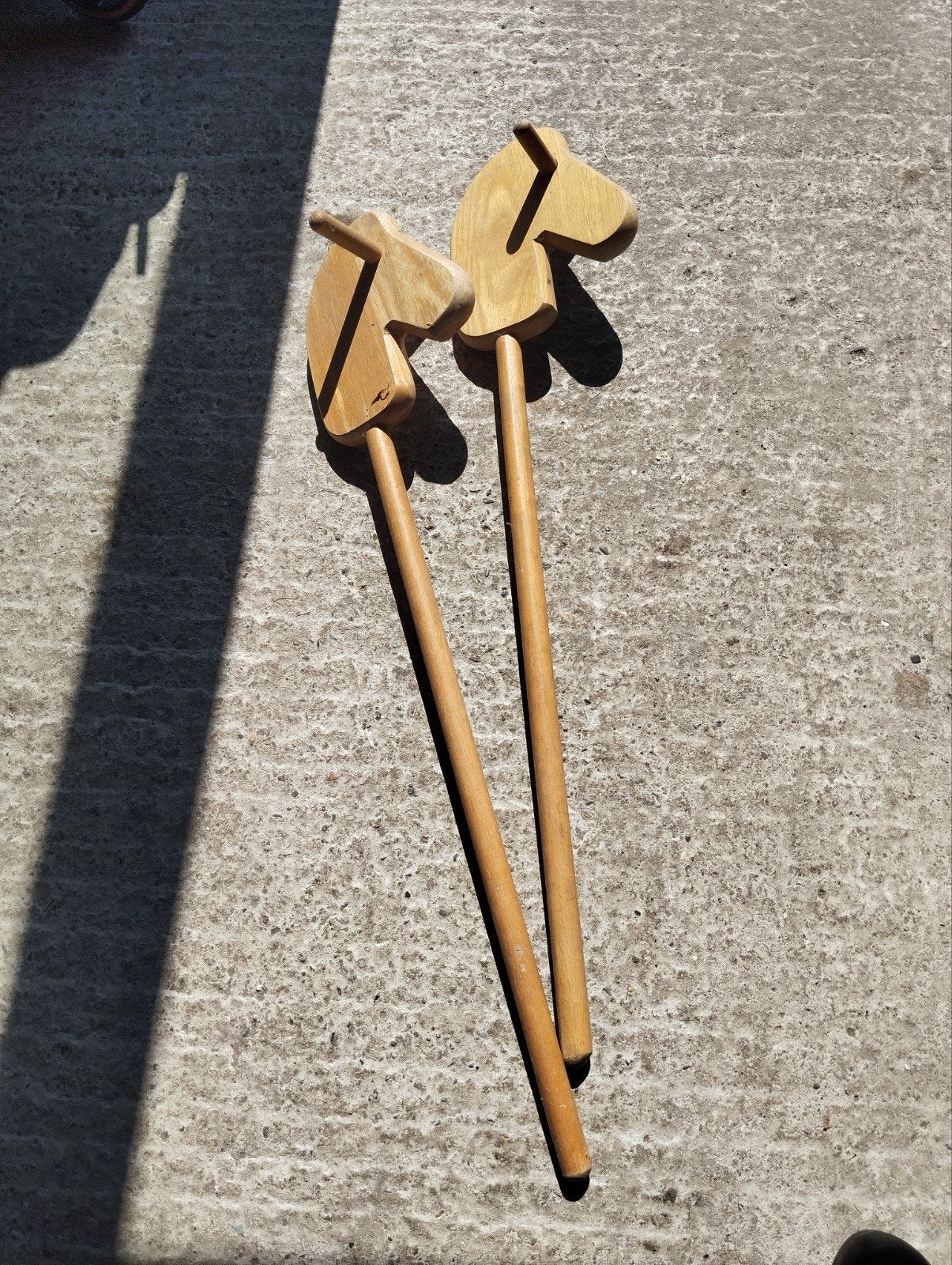 Houten stokpaardjes, Ophalen