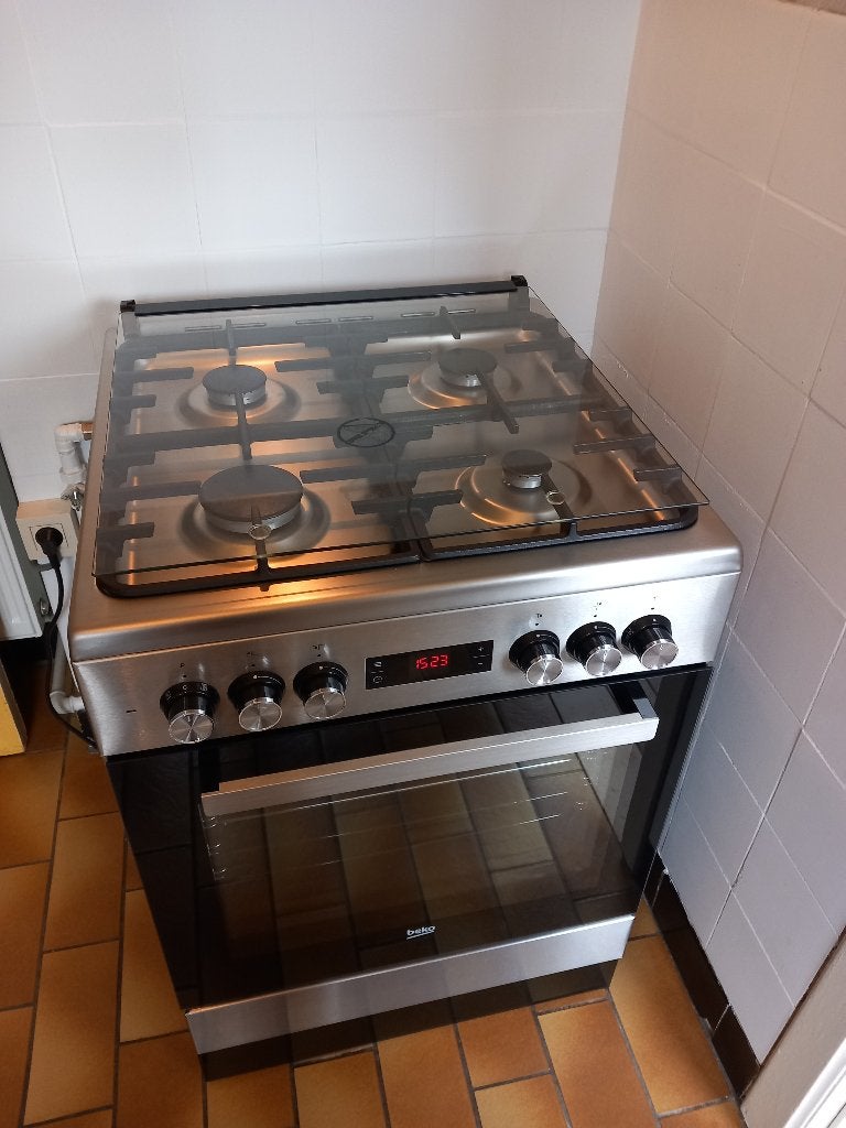 Gasfornuis met elektrische oven, Beko, Elektronische apparatuur, Fornuizen, Ophalen, Gebruikt, 4 kookzones, Energieklasse A of zuiniger