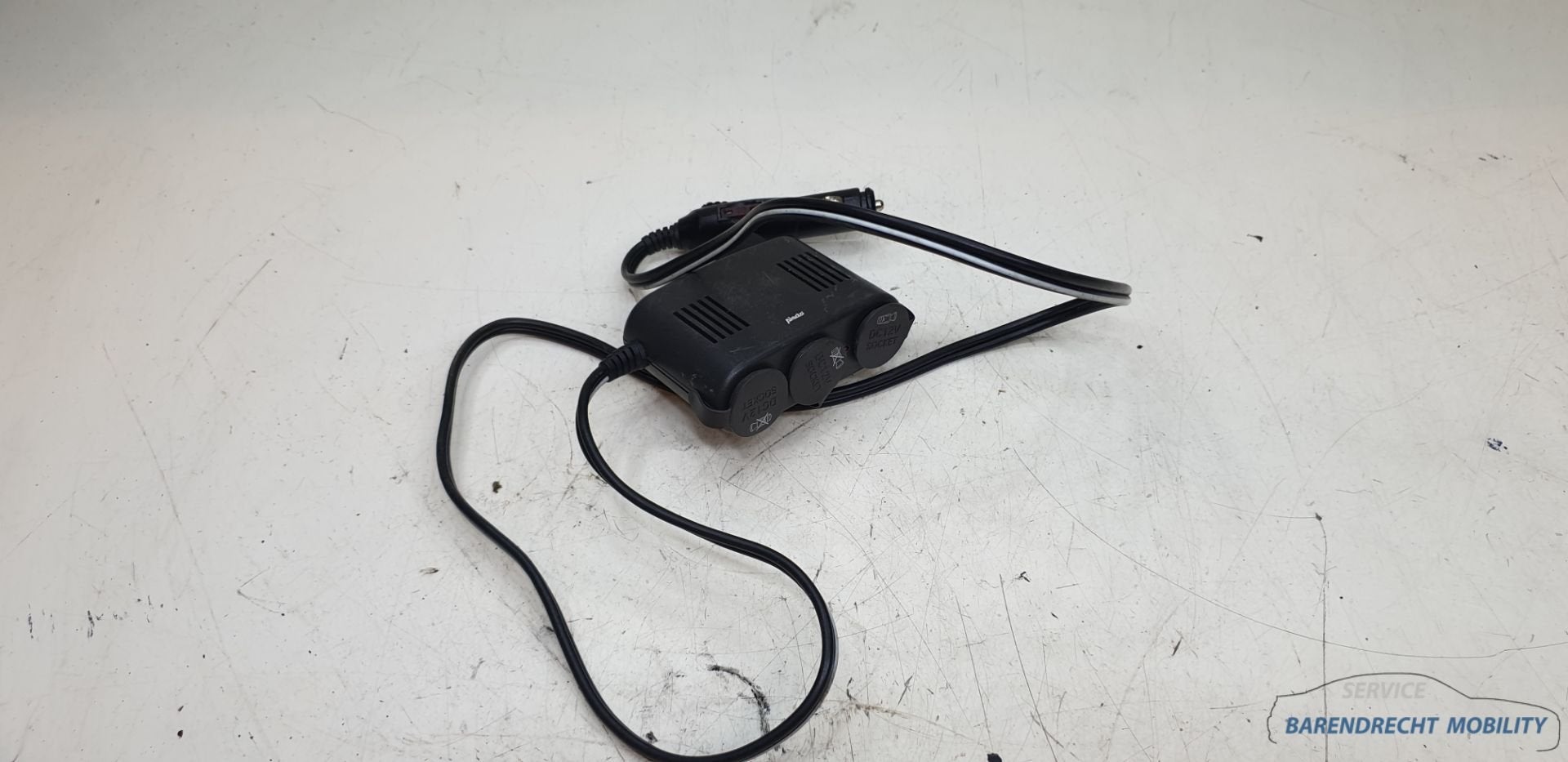 Universele 12V volt aansluiting met 3 uitgangen + USB gezeke, Fabrikant BV, Gebruikt, Info@fabrikant.eu, Fabrikantstraat 1
1000 AA  Amsterdam, NL