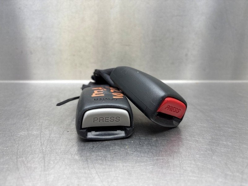BOUCLE DE CEINTURE CENTRE ARRIÈRE Toyota Yaris Verso (P2), Kundenbetreuung@toyota.de, Toyota, Utilisé, Toyota-Allee 2
50858  Köln, DE