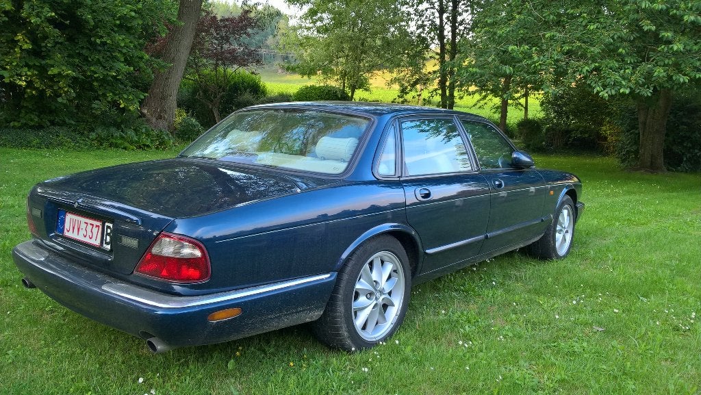 Jaguar XJ8 à réparer ou pour pièces, Autos, Achat, 2100 kg, XJ, Automatique