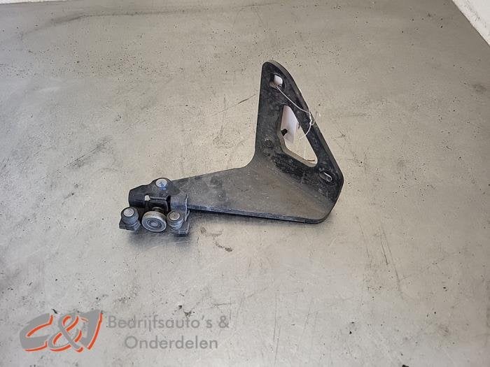 Roulette porte coulissante droite d'un Renault Trafic (OV369, Autos : Pièces & Accessoires, Carrosserie & Tôlerie, Renault, Utilisé