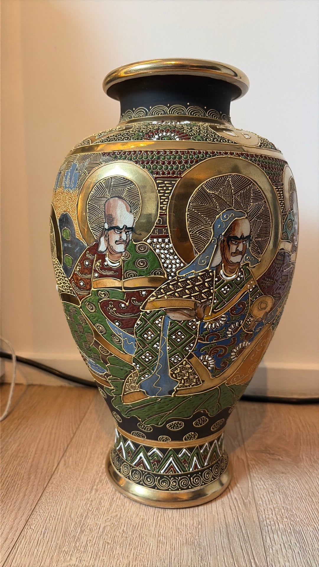 Grote Japanse Satsuma vaas Gyokuzan 玉山 – 36,5 cm – verguld, Antiek en Kunst, Ophalen