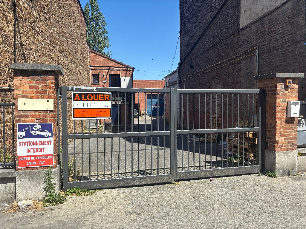 Garage LOCATION à Trazegnies