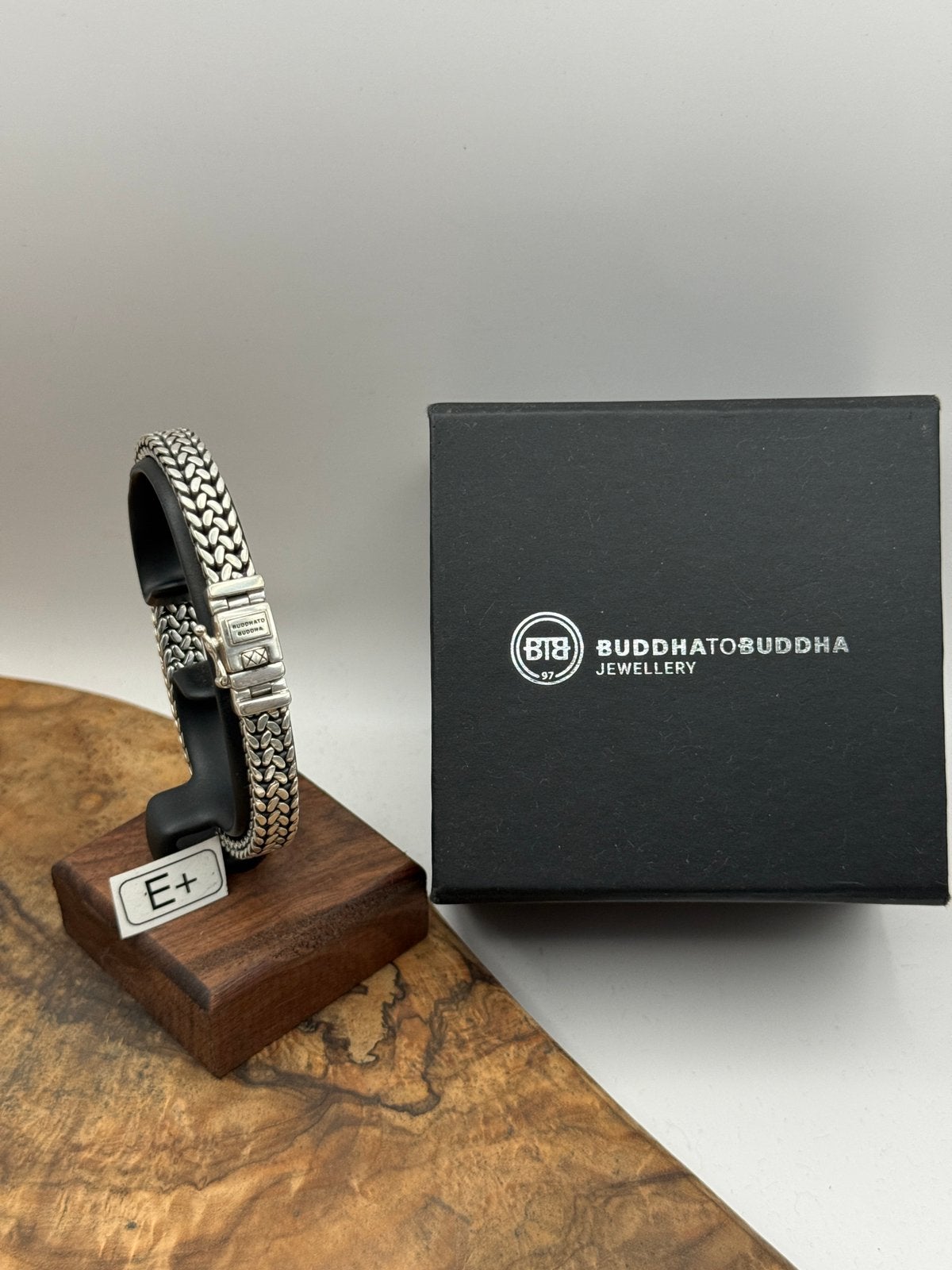 “JULIUS SMALL” buddha to buddha 20cm• Maat: E+ “GEPOLIJST”, Handtassen en Accessoires, Armbanden, Ophalen of Verzenden, Zo goed als nieuw