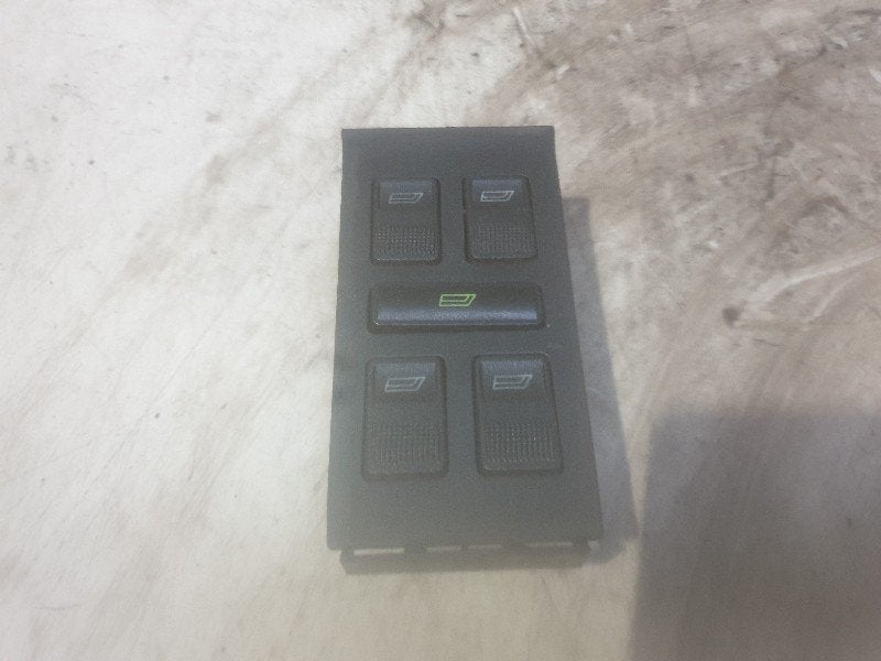 INTERRUPTEUR D'ALIMENTATION VITRE AVANT GAUCHE Audi 80 (B4), Auto-Union-Straße  1,
85057  Ingolstadt, DE, Info@audi.de, Audi, Utilisé