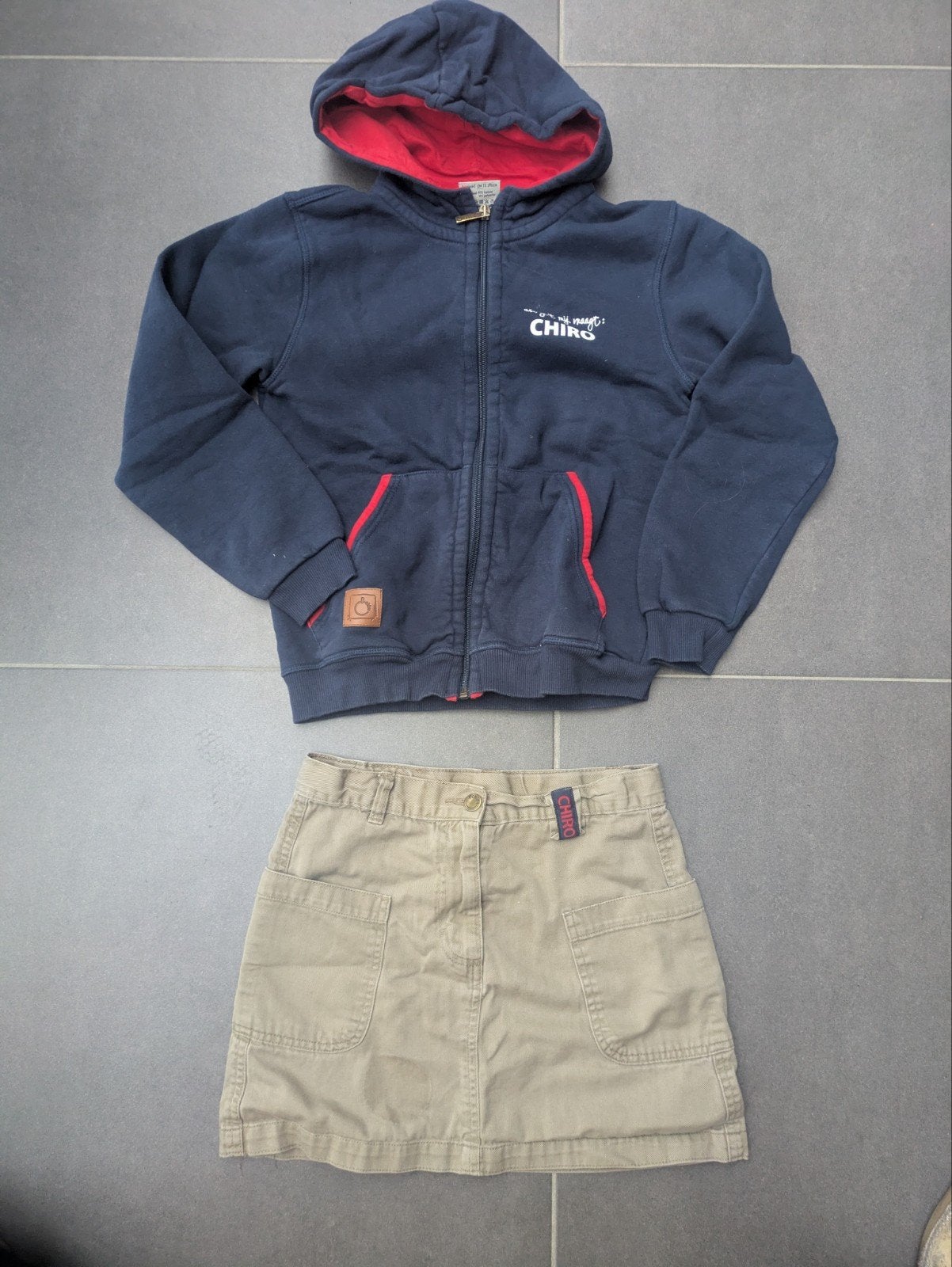 chiro trui en rok maat 152 als set!, Envoi