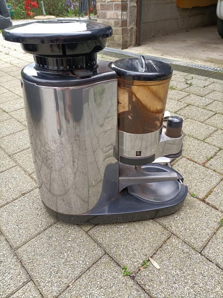 Moulin à café professionnel Faema MD3000, Enlèvement