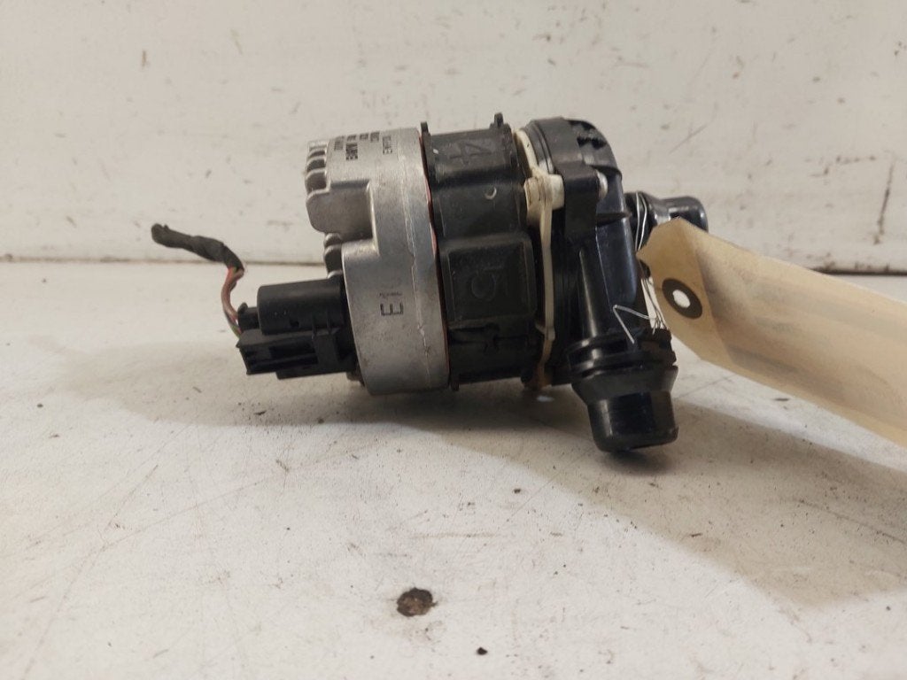 EXTRA EAU POMPE (|5A30246|11515A30246|8686899|5A302460101|), Utilisé, BMW, Continental AG, Continental-Plaza 1
30175  Hannover, DE