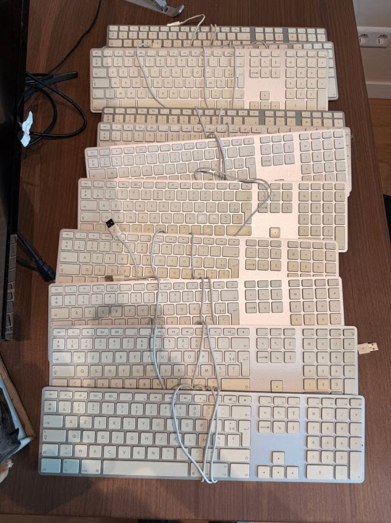 Partij van 12x Apple Toetsenbord (Azerty), Computers en Software, Gebruikt, Azerty, Ophalen of Verzenden, Apple