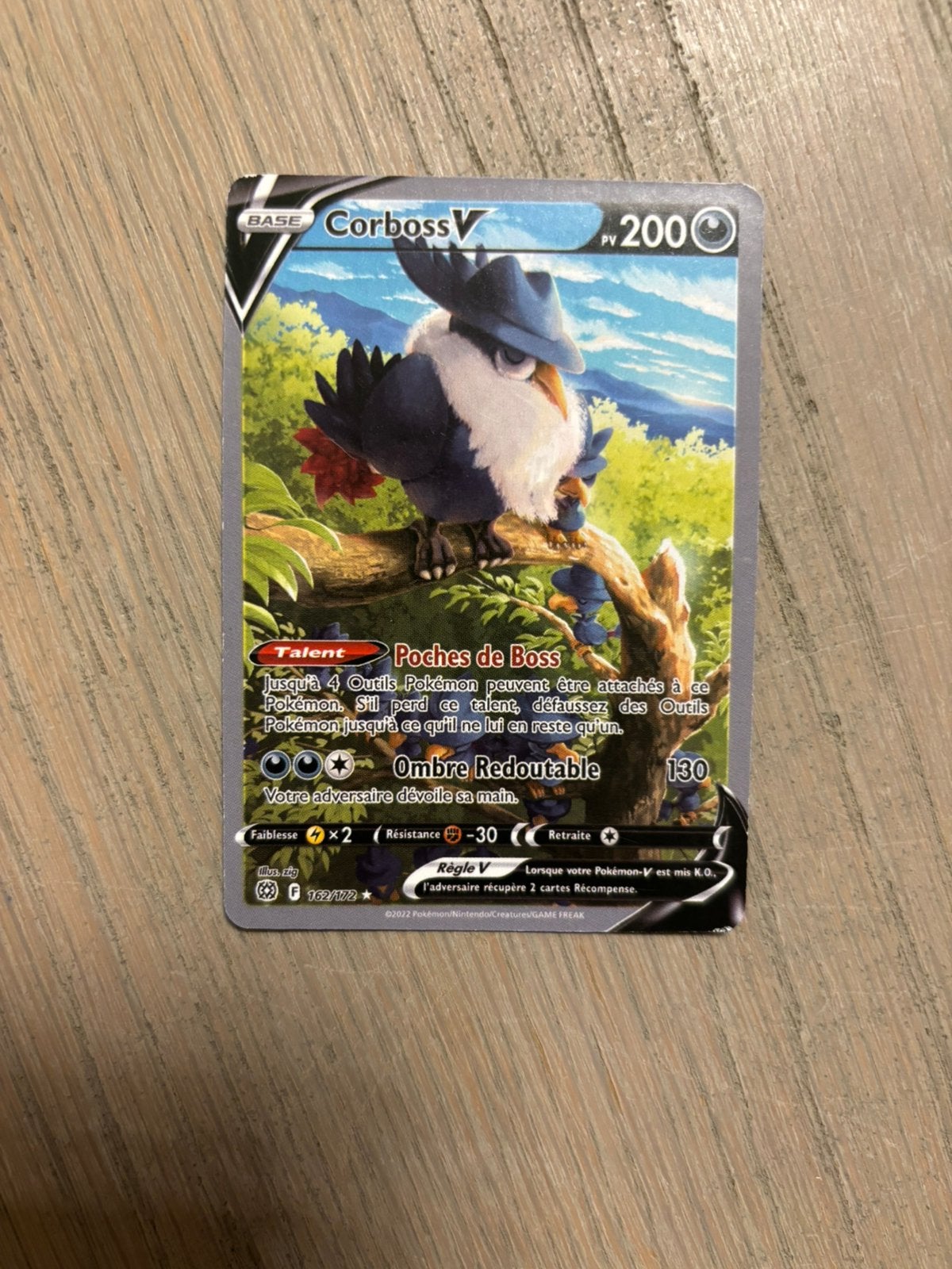 Ultra bizarre -Pokémon -Corboss V (Honchkrow V) en français, Enlèvement ou Envoi, Comme neuf