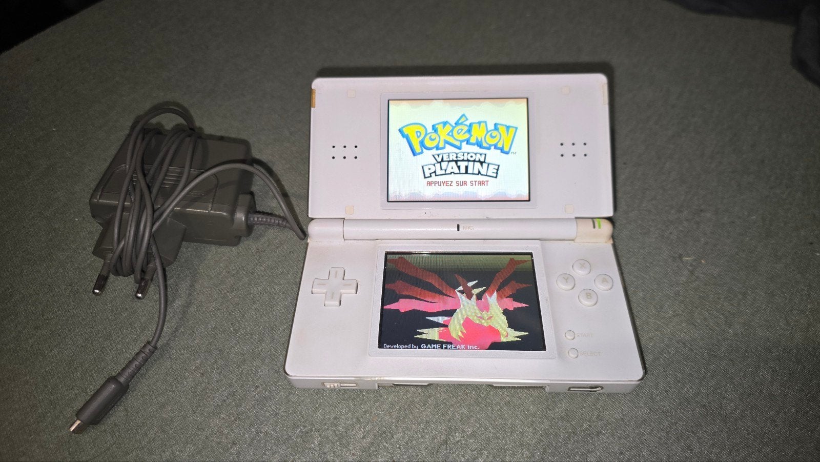 Lot Nintendo DS Lite Blanche + Jeu Pokémon Version Platine +, Enlèvement ou Envoi, Utilisé, Avec jeux