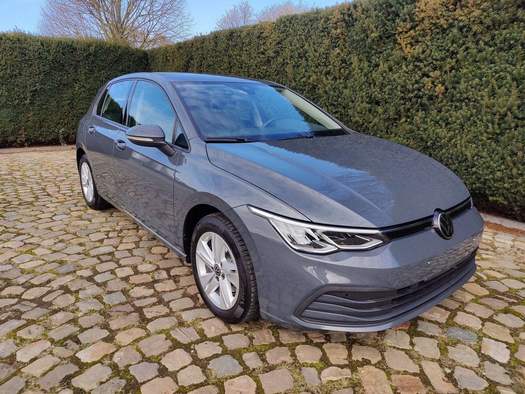 Volkswagen Golf Golf 1.0 eTSI Life Business OPF DSG *Camera*, 1304 kg, Stof, Gebruikt, https://public.car-pass.be/vhr/65a6d13f-0196-419e-9512-4b60e5bd6cb5