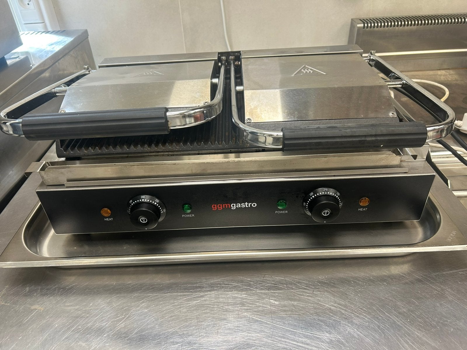 Grill de  double GGM Gastro KGJ542 – 3,6 kW – professionnel, Enlèvement, Comme neuf