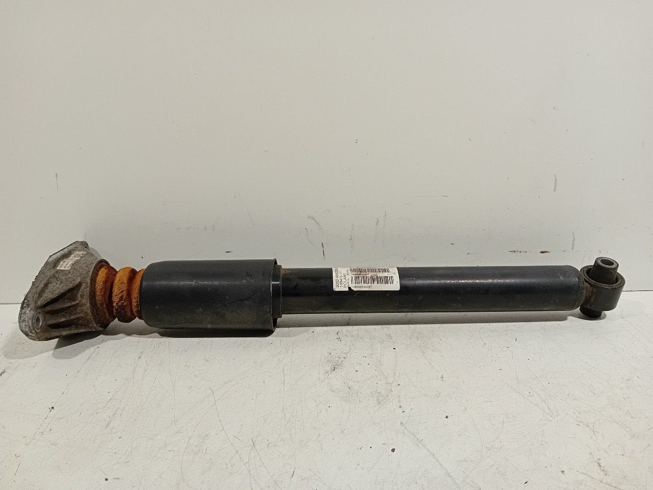 Schokbreker links achter BMW 1 serie, Onderdelen@venauto.nl, Van der Ven Autorecycling B.V., Ettenseweg 76, 4706 PB Roosendaal, The Netherlands