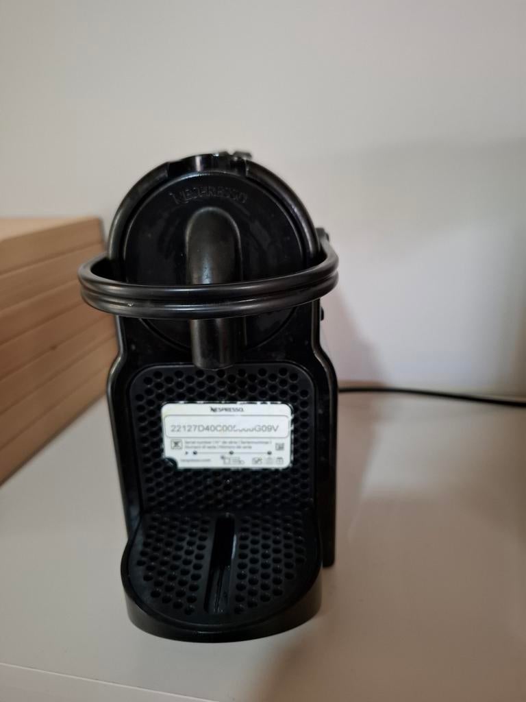 Cafetière Nespresso magimix très bien entretenue.