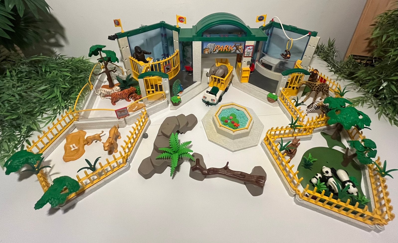 Grote Playmobil dierentuin - 3240 - zonder mannetjes, Kinderen en Baby's, Ophalen of Verzenden, Gebruikt, Gebouw