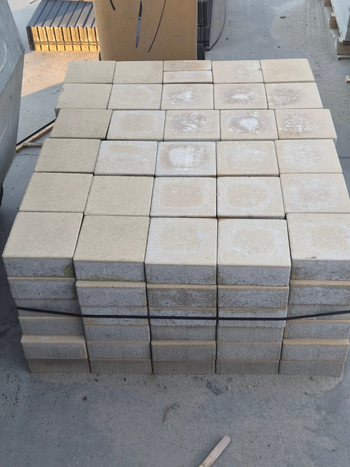 Beige betonklinkers 20x20x8  overschot van  productie, Enlèvement