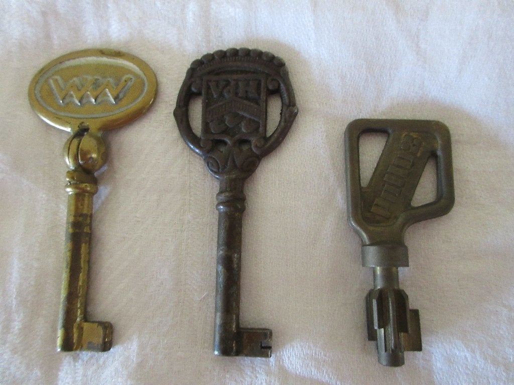3 clés métalliques pour armoire ou porte avec décoration, Enlèvement