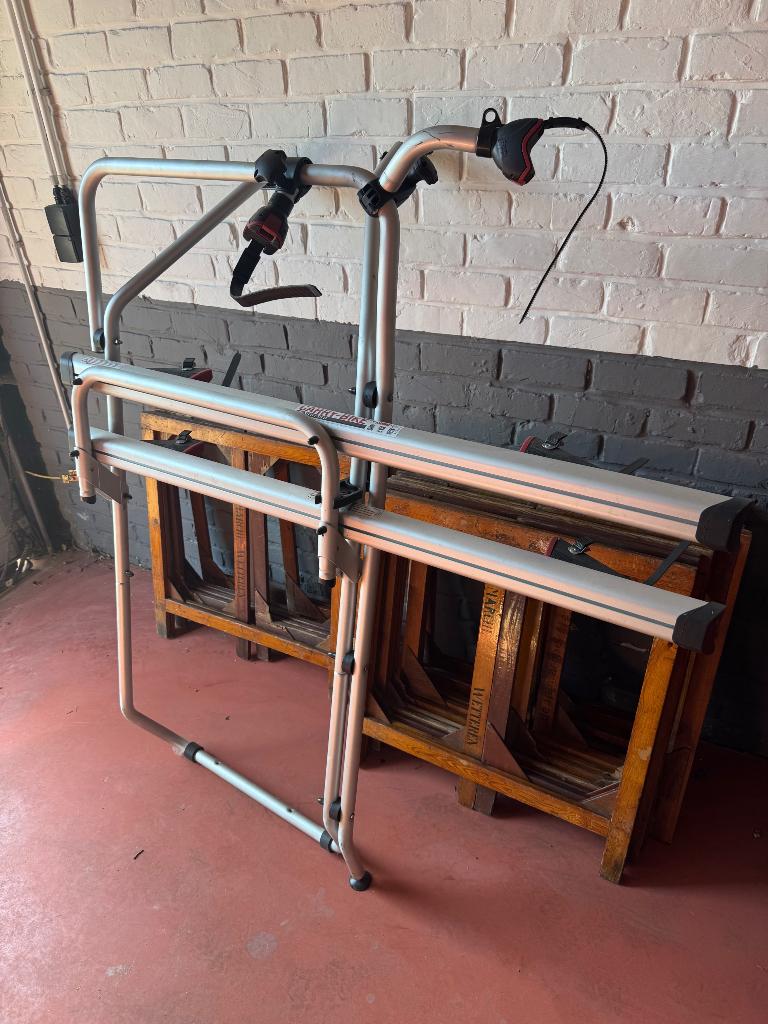 Vw t5 t6 fiama fietsendrager, Auto diversen, Fietsendragers, Ophalen, 2 fietsen, Zo goed als nieuw, Fietsendrager-accessoire