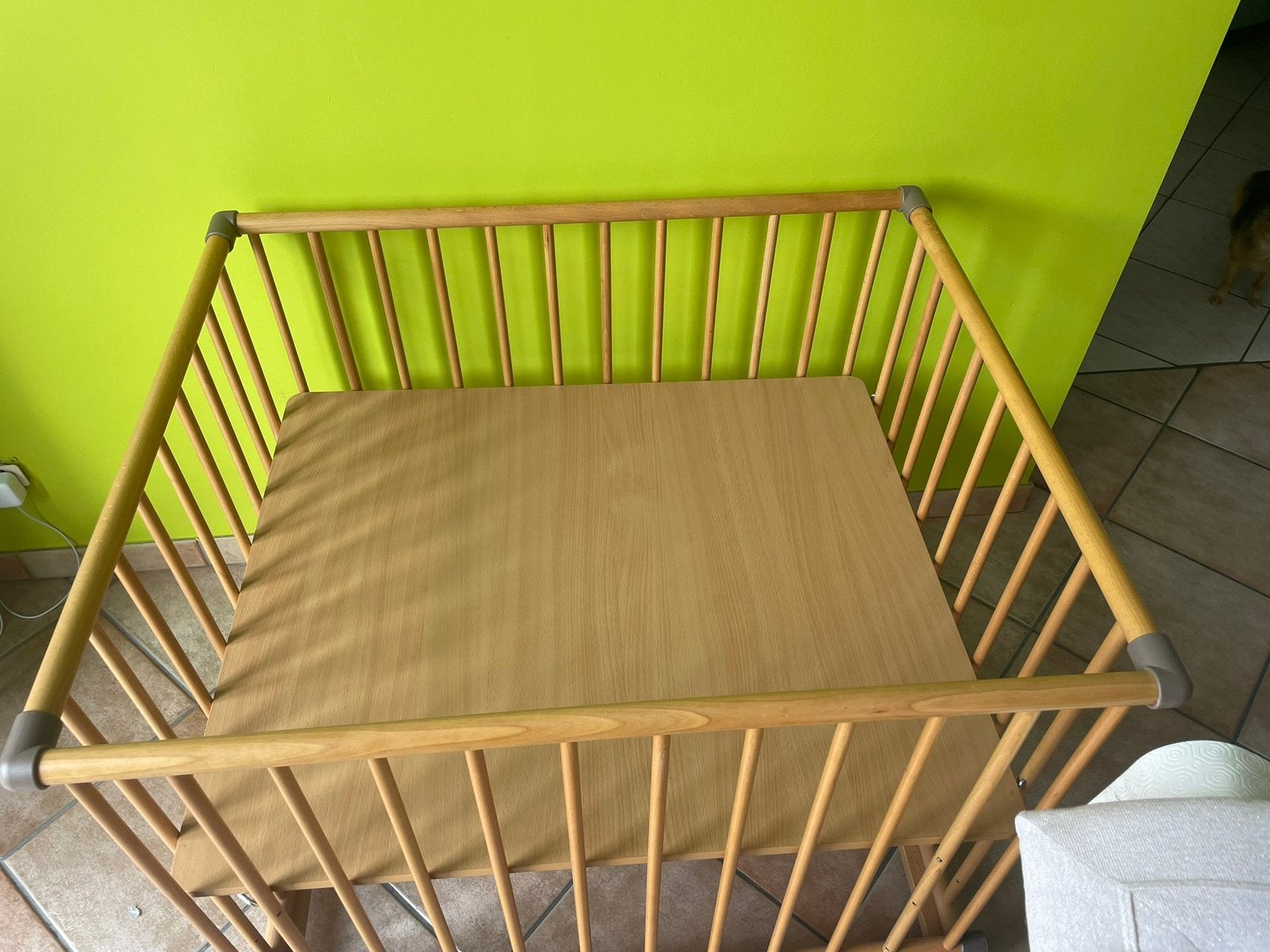 Parc bébé avec matelas et alentours de parc, Enfants & Bébés, Enlèvement, Comme neuf