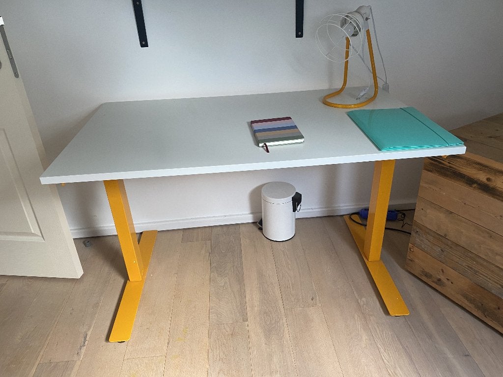 Bureau, Huis en Inrichting, Bureaus, Ophalen, In hoogte verstelbaar, Schoolbureau, Zo goed als nieuw
