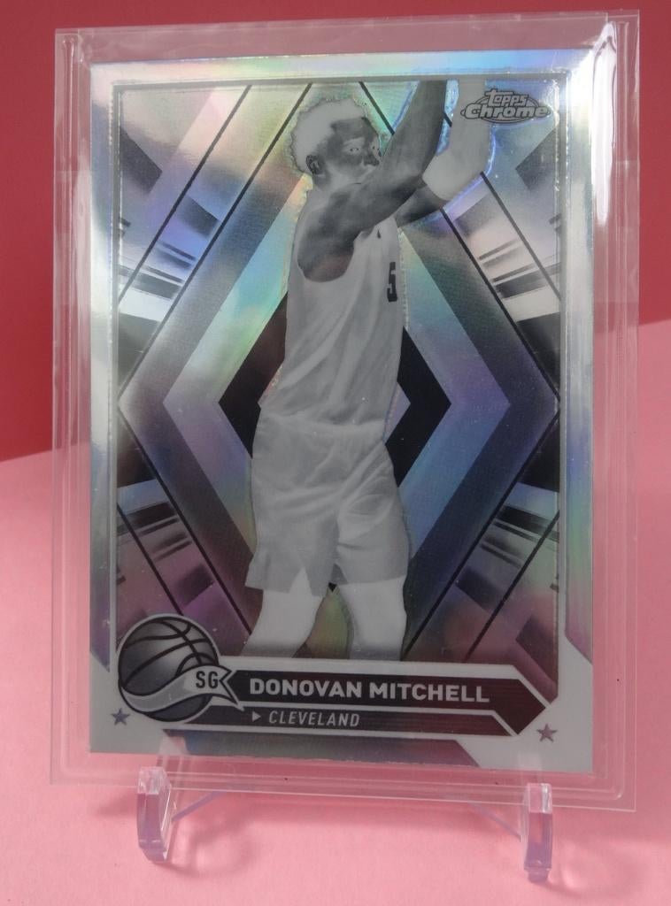 '24 Topps Chrome Donovan Mitchell "negative refractor" #45, Verzenden, Nieuw, Plaatje