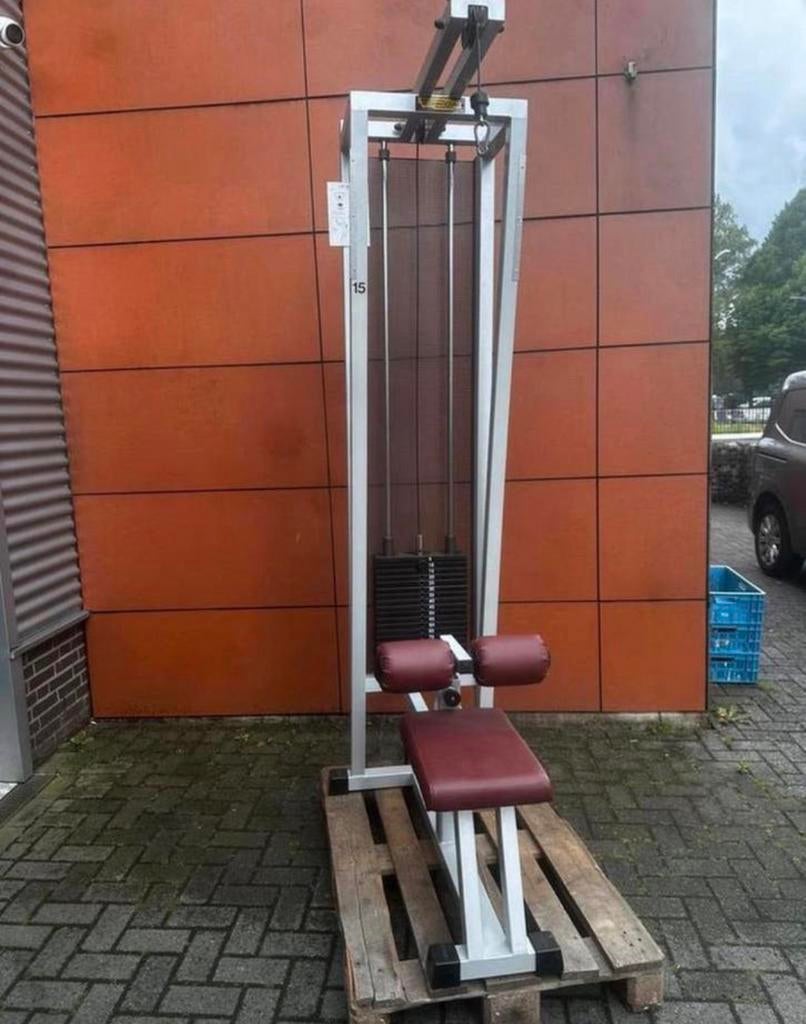 Technogym lat pulley met 90kg steekgewichten, Sport en Fitness, Ophalen, Zo goed als nieuw