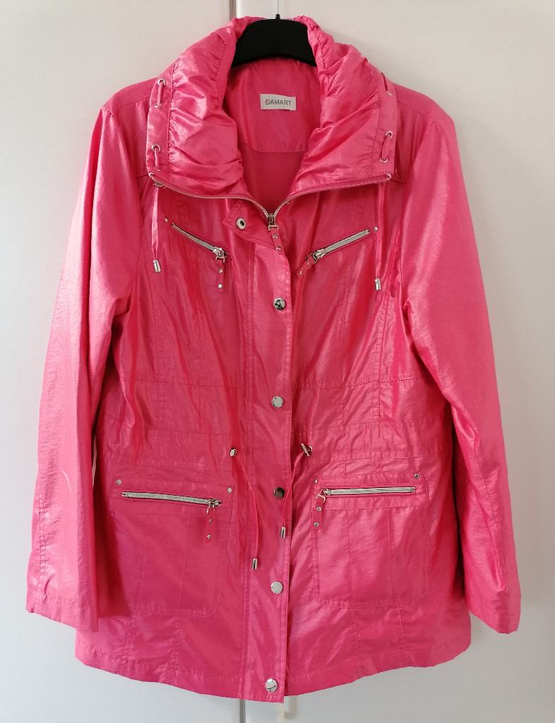 Frambozenkleur korte damesregenmantel, maat 42, Kleding | Dames, Jassen | Zomer, Ophalen of Verzenden, Nieuw, Maat 42/44 (L), Roze