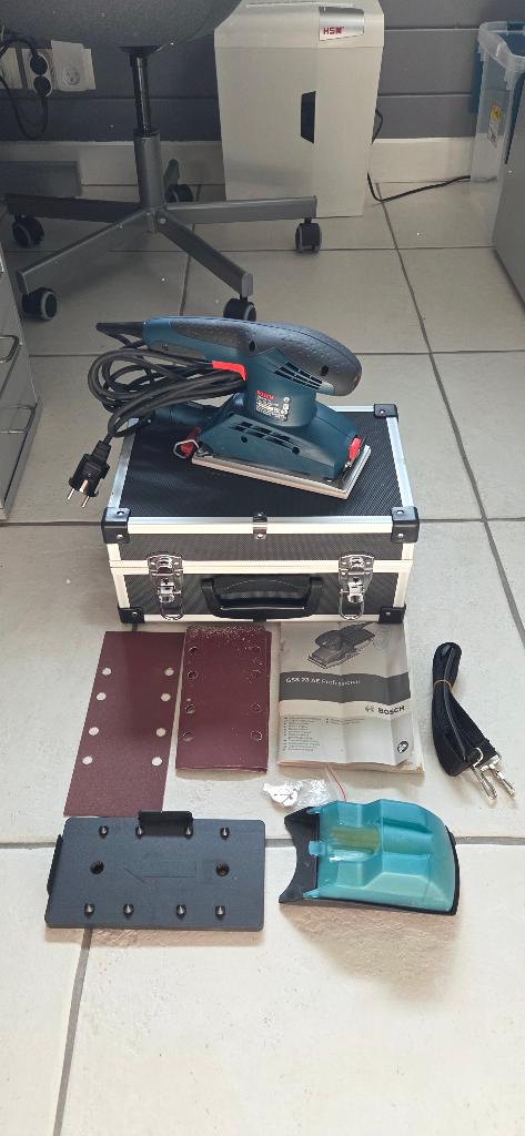 Bosch GSS23ae professionele schuurmachine, Doe-het-zelf en Bouw, Gereedschap | Schuurmachines, Gebruikt, Vlakschuurmachine, Minder dan 600 watt