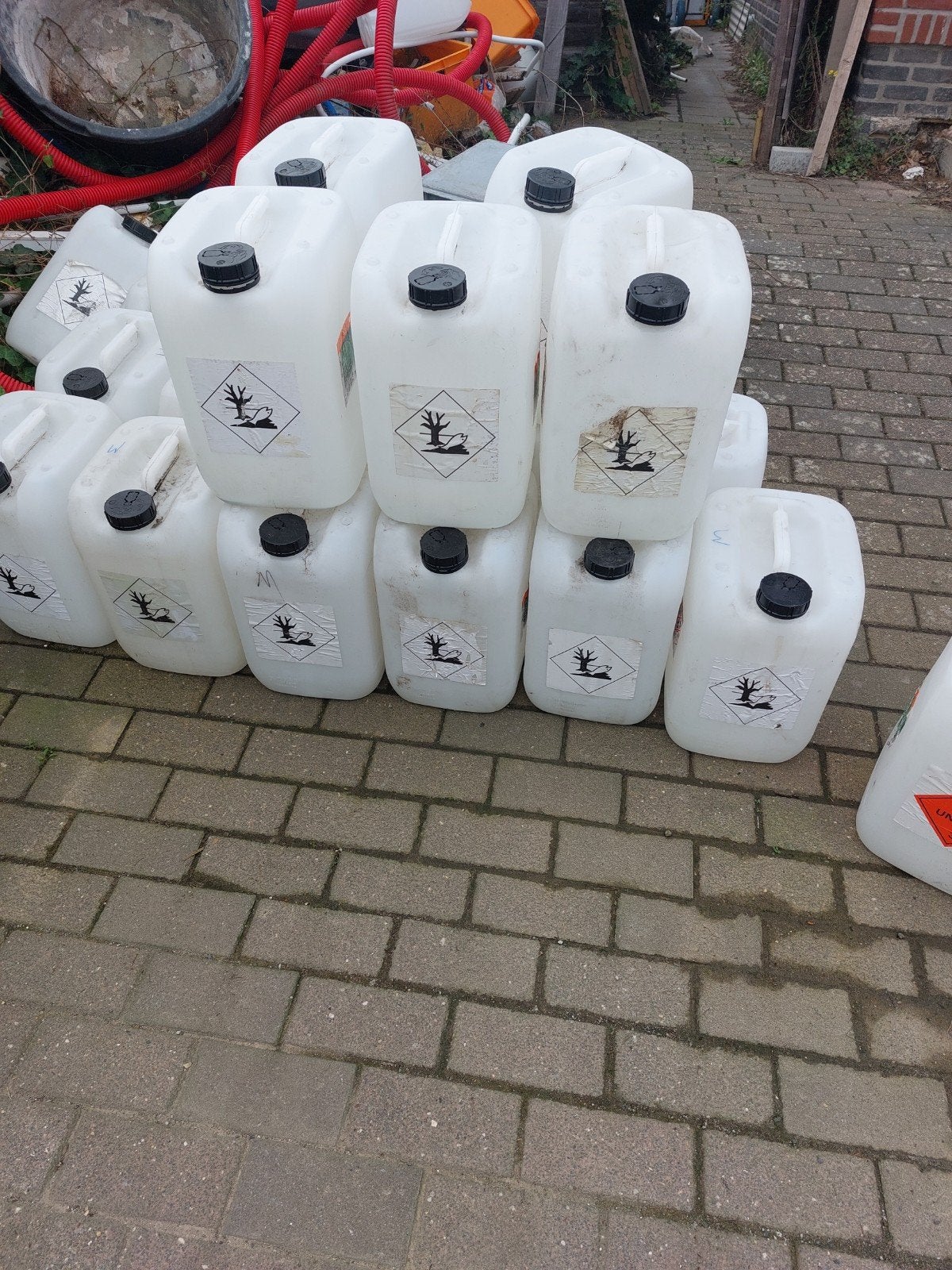 Jerrycan van 20 liter, Ophalen