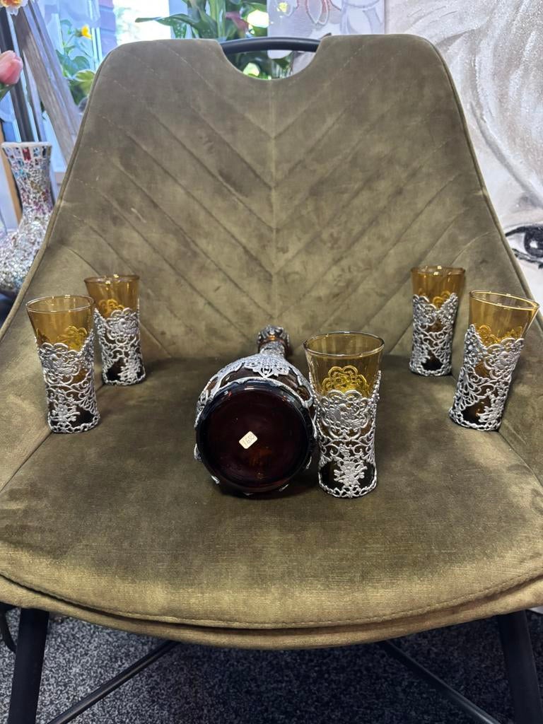 Vintage decanteerset met 5 glazen, amberkleurig glase, Antiek en Kunst, Antiek | Overige Antiek, Ophalen of Verzenden